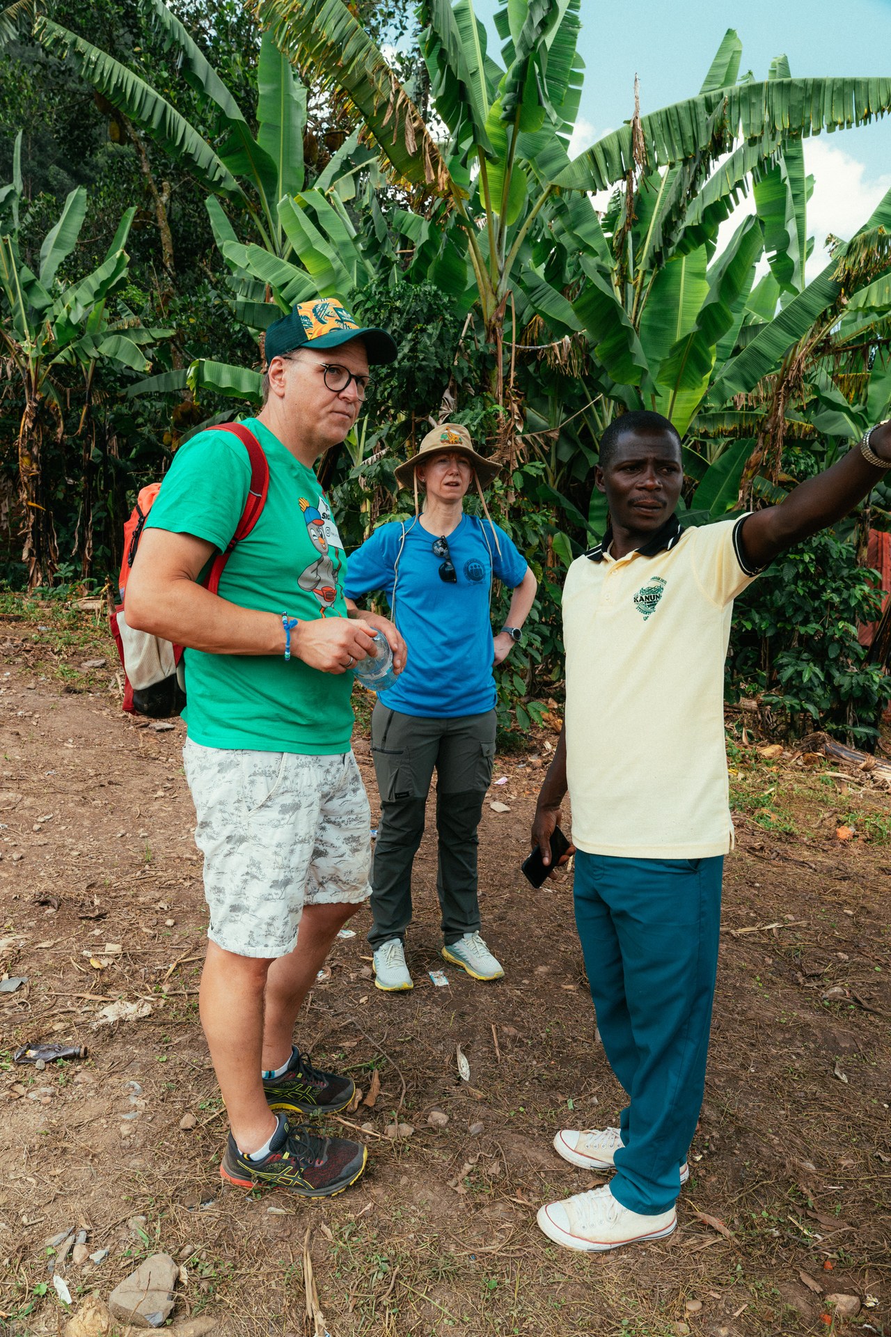 Conversation in front of the orphanage in Buhoma