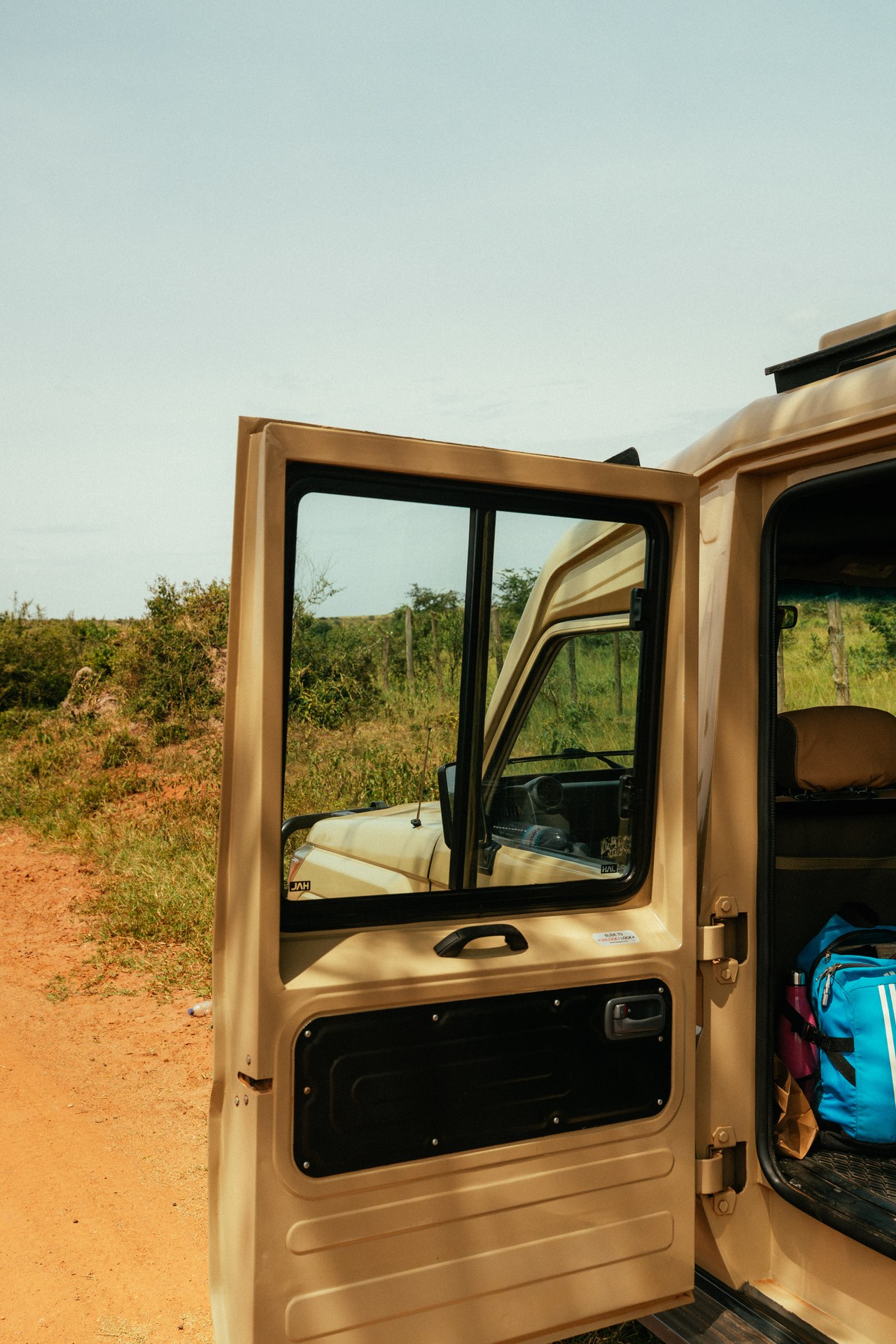 Open safari door: into the Ugandan wilderness