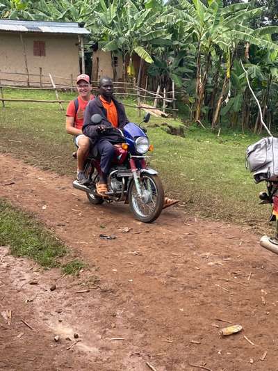 Motorradfahrt durch Butiru mit lokalem Guide