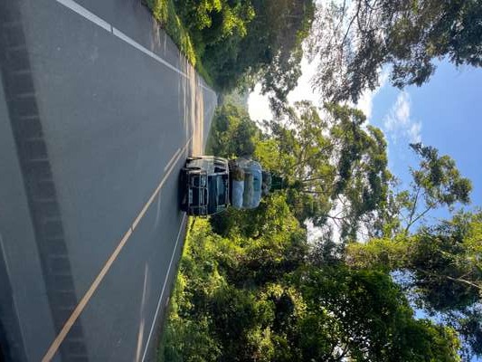 Überladener Kleinbus auf der Route zum Murchison Falls