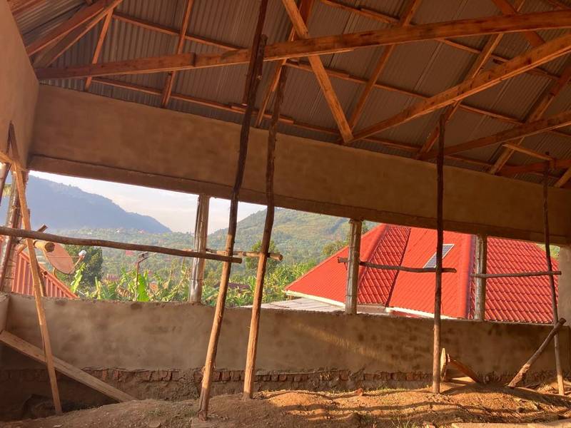 HopeKitchen Buhoma im Bau: Hoffnung nimmt Gestalt an