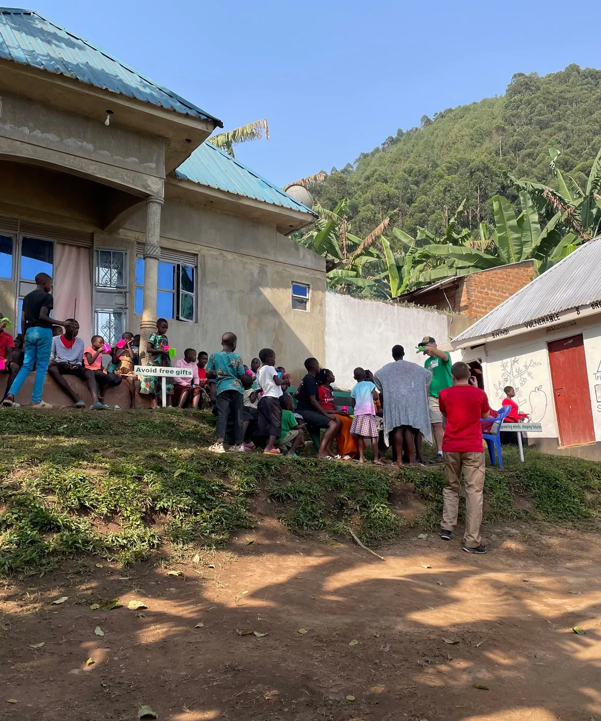 Schule und Waisenhaus in Buhoma — Community Development in Bwindi